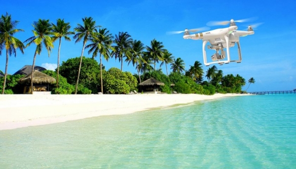 Droni in spiaggia in Sardegna