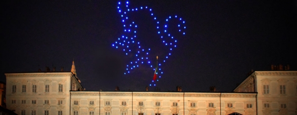 I droni illuminano il cielo di Torino: 20 minuti di luci, colori e tante emozioni